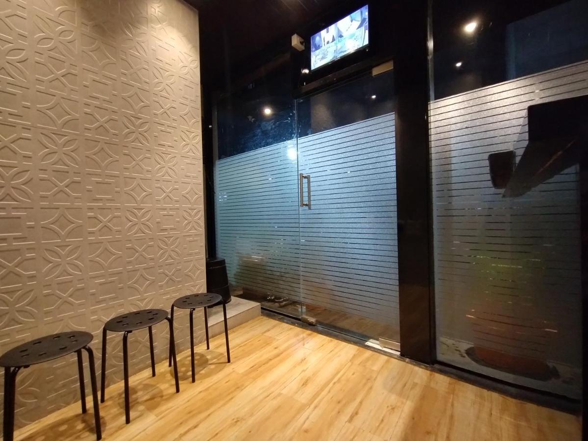 Hotel Eros - Near Airport T2 - Mumbai — Photos 1